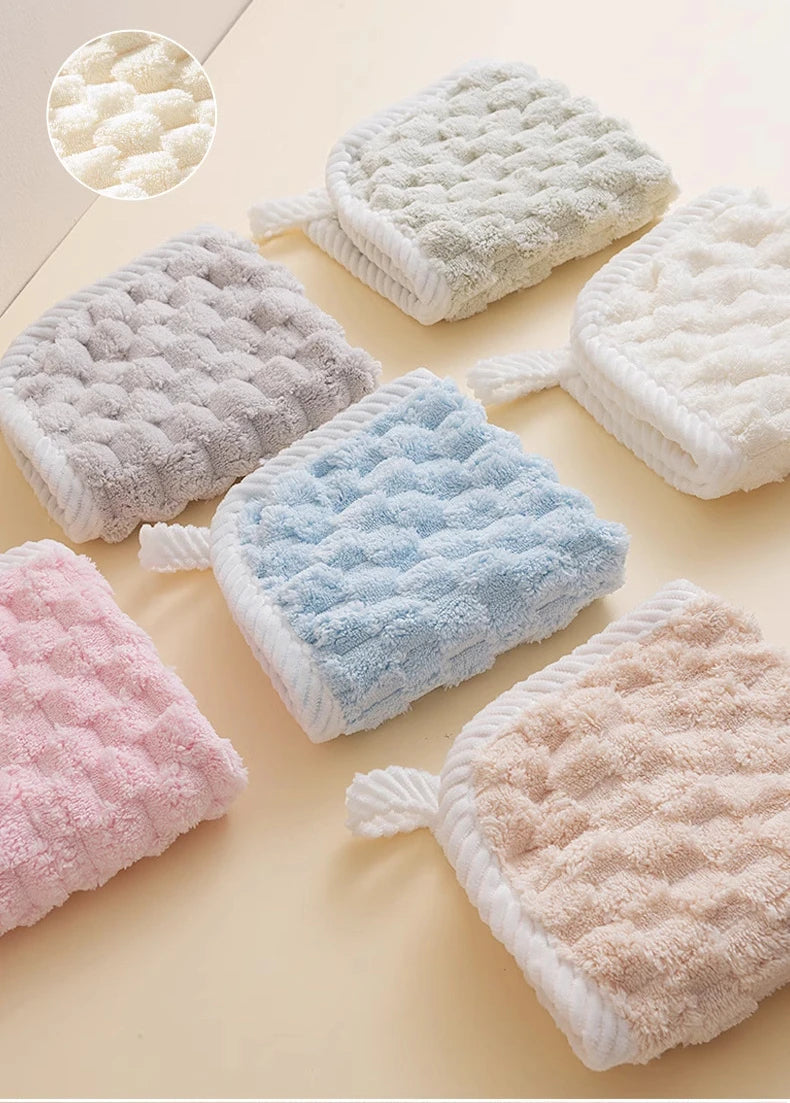 Hand Towel Lovely Cloud Pattern Super Absorbent Hand Towel with Cloud Lattice Pattern for Bathroom Decoration for Daily Use